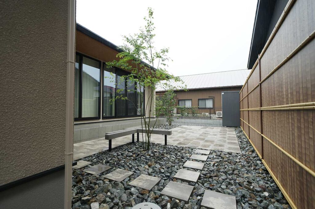 植木の植え付け方 完成写真